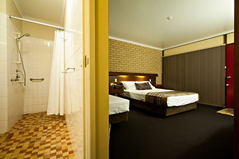 Sarina Motor Inn - Accommodation BNB 2