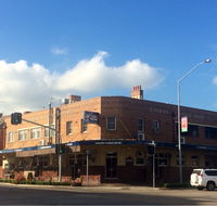 Golden Fleece Hotel - Accommodation BNB