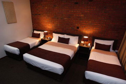 Ploughmans Motor Inn - Accommodation BNB 2