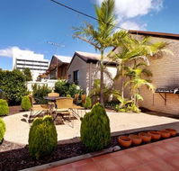 Asters On James Motor Inn - Accommodation BNB