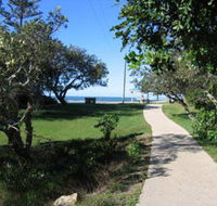 Raintrees On Moffat Beach - Accommodation BNB