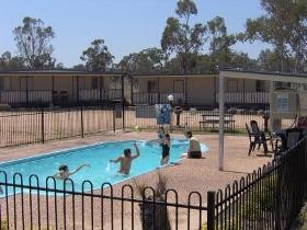 Lake Leslie Tourist Park - Accommodation BNB 0