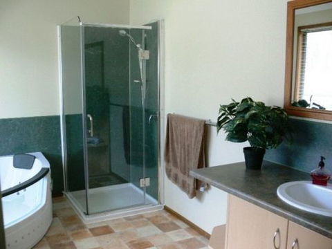 The Ripley Family Holiday Retreat - Accommodation BNB 2