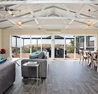 Coral Sands Luxury Beach House - Accommodation BNB