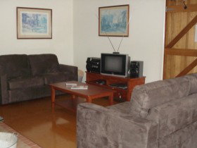 Hooters Hut And Possums Hollow - Accommodation BNB 0