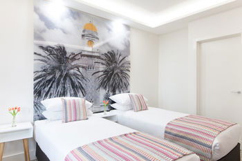 Abode By Easystay - Accommodation BNB 14