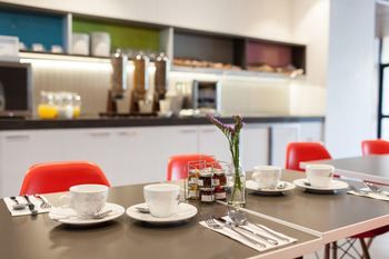 Abode By Easystay - Accommodation BNB 24
