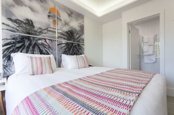 Abode By Easystay - Accommodation BNB 25