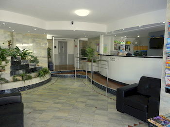 Beachside Resort - Kawana Waters - Accommodation BNB 1