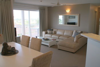 Beachside Resort - Kawana Waters - Accommodation BNB 8