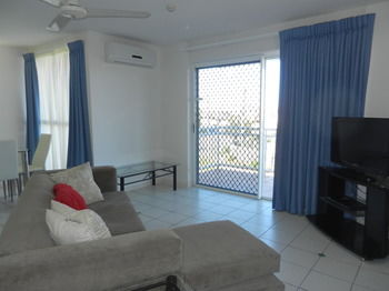 Beachside Resort - Kawana Waters - Accommodation BNB 31
