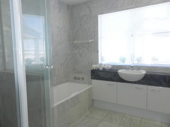 Beachside Resort - Kawana Waters - Accommodation BNB 37