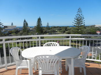 Beachside Resort - Kawana Waters - Accommodation BNB 39