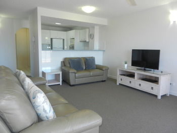 Beachside Resort - Kawana Waters - Accommodation BNB 49