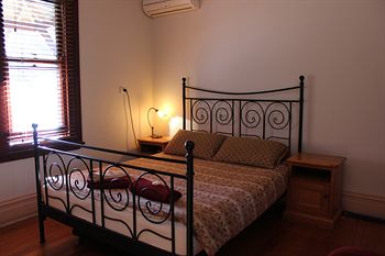 Burwood Bed And Breakfast - Accommodation BNB 4