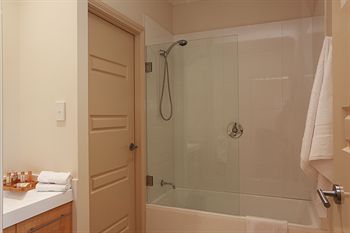 H Boutique Hotel - Accommodation BNB 4