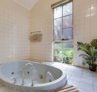 Comfort Inn Greensborough - Accommodation BNB