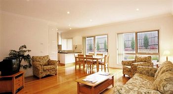 Waverley Corporate Townhouses - Accommodation BNB 5