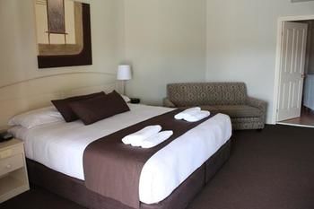 Bowen Inn Motel - Accommodation BNB 1
