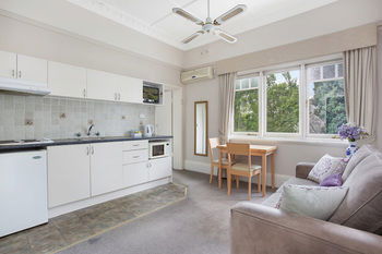 Boronia Lodge Burwood - Accommodation BNB 0