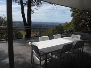 Treetops Accommodation Montville - Accommodation BNB 3