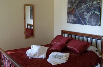 Treetops Accommodation Montville - Accommodation BNB 15