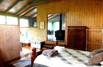 Treetops Accommodation Montville - Accommodation BNB 17