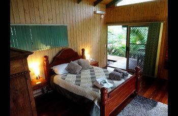 Treetops Accommodation Montville - Accommodation BNB 18