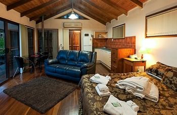 Treetops Accommodation Montville - Accommodation BNB 25