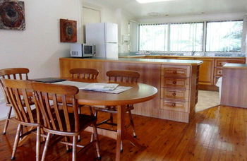 Treetops Accommodation Montville - Accommodation BNB 32