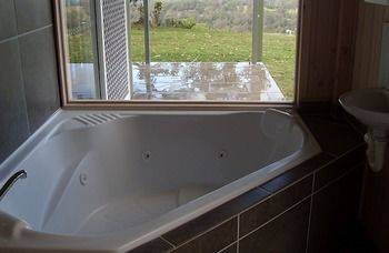 Treetops Accommodation Montville - Accommodation BNB 37