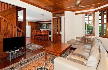 Treetops Accommodation Montville - Accommodation BNB 47