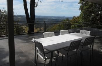 Treetops Accommodation Montville - Accommodation BNB 50