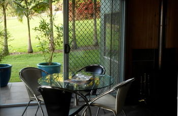 Treetops Accommodation Montville - Accommodation BNB 57
