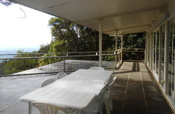 Treetops Accommodation Montville - Accommodation BNB 62