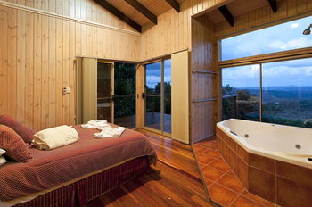 Treetops Accommodation Montville - Accommodation BNB 66
