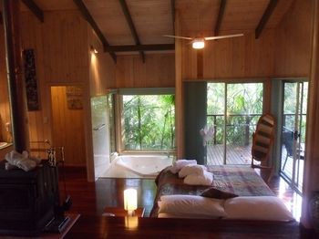 Treetops Accommodation Montville - Accommodation BNB 69