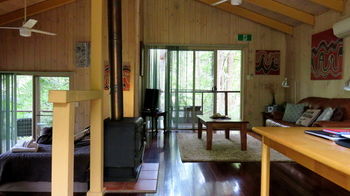 Treetops Accommodation Montville - Accommodation BNB 70