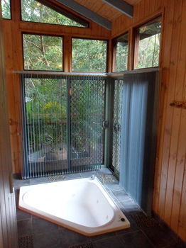 Treetops Accommodation Montville - Accommodation BNB 83