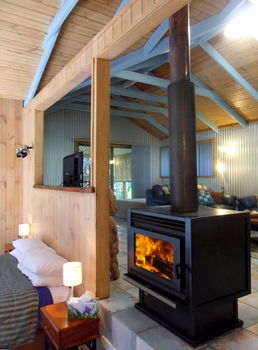 Treetops Accommodation Montville - Accommodation BNB 86