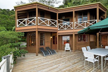 Treetops Accommodation Montville - Accommodation BNB 90