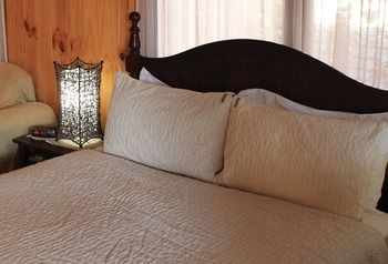Peppertree Cottage - Accommodation BNB 13