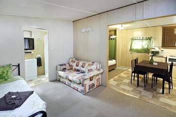 Mapleton Cabins & Caravan Park - Accommodation BNB 3