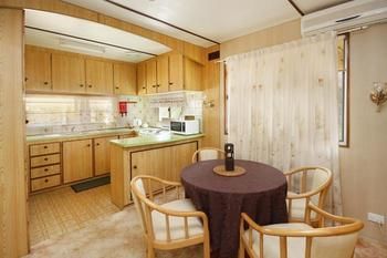 Mapleton Cabins & Caravan Park - Accommodation BNB 6