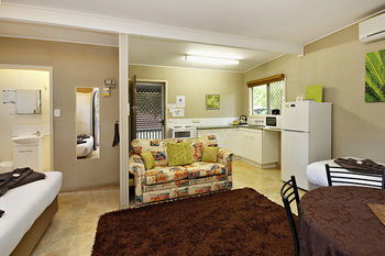Mapleton Cabins & Caravan Park - Accommodation BNB 22