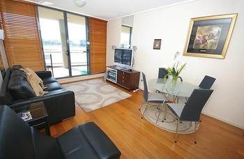 Homebush 122 Ben Furnished Apartment - Accommodation BNB 6