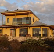 Dolphin Holiday House - Accommodation BNB