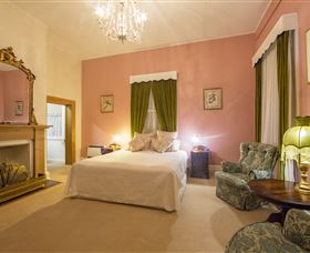 Racecourse Inn - The - Accommodation BNB 3