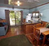 Crayfish Creek Van and Cabin Park and Spa Treehouse - Accommodation BNB