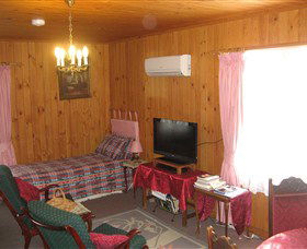 Grove - The - Accommodation BNB 1